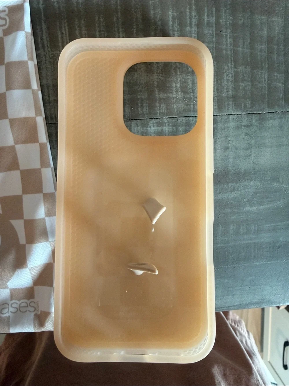16 Pro Beige checkered Loopy Case (Righty)